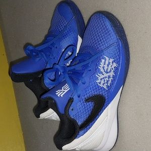 NIKE KYRIE FLYTRAP 2 (PS)  KID'S SIZE RACER  BLUE/ BLACK-WHITE sz 12C
